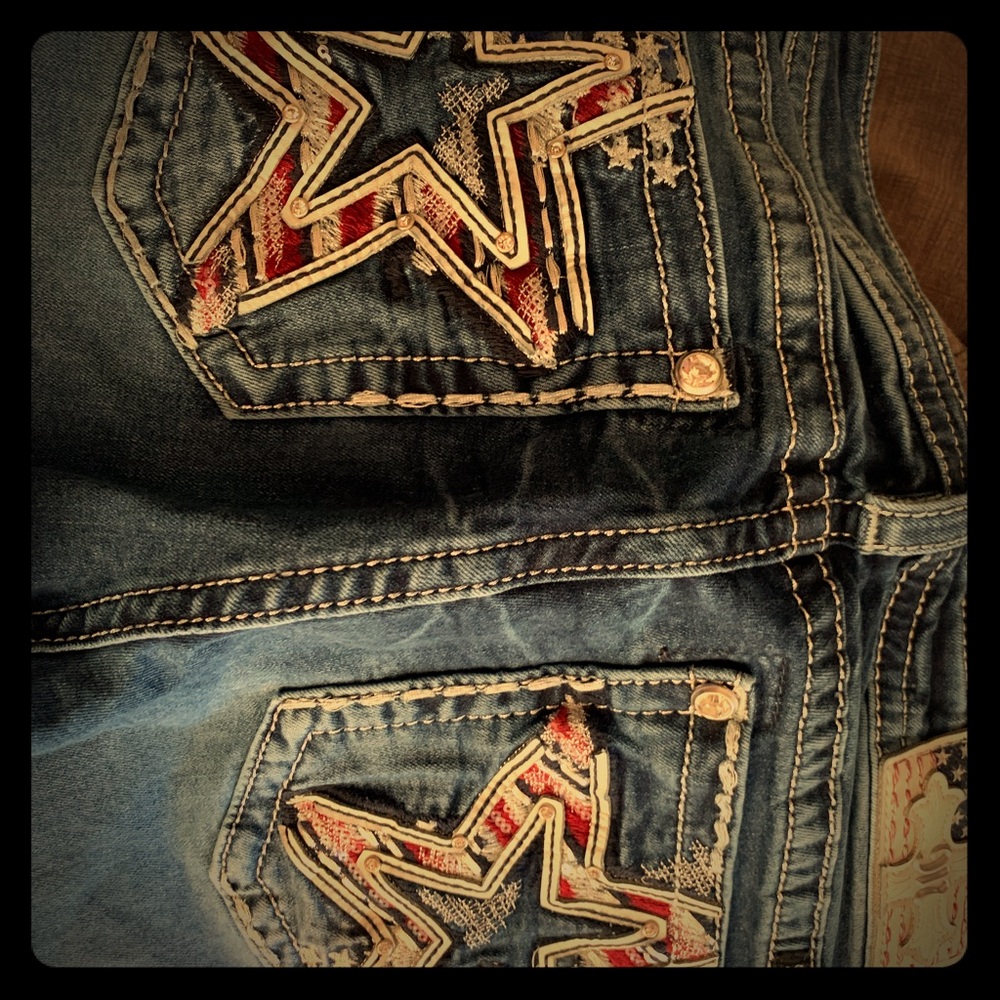 Miss Me, slim boot cut, dark wash